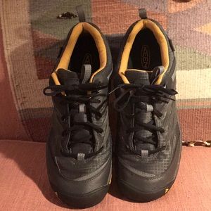 MEN’S Keen shoe